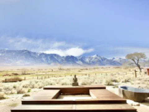 The LONEWEST Retreat in the Eastern Mountain Sierras Hotels in Lone Pine