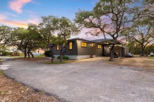 Luxury Modern Farmhouse w/ Views+Hot Tub+2 Suites
