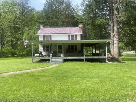 The perfect off the Grid Cabin for outdoor enthusiasts!!