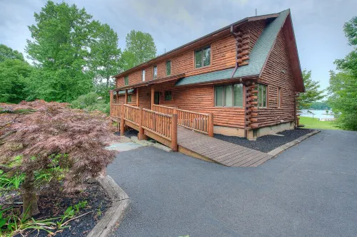 Log Cabin Living on Lake Anna - Warm side