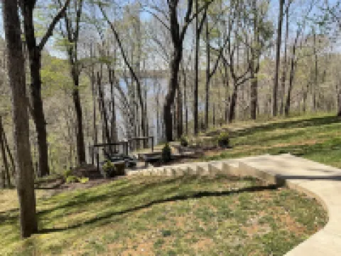 “License To Chill Lake Cottage at Tims Ford Lake  Golf cart/Fire pit/Marina