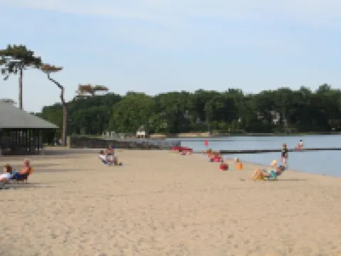 Serene Upstairs Apt. Walk to Town, Train, & Beach Ferry! Off-Street Parking. Hotels in Greenwich