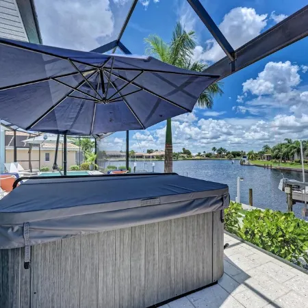 Luxury Waterfront Home with Heated Pool & Hot Tub – Punta Gorda