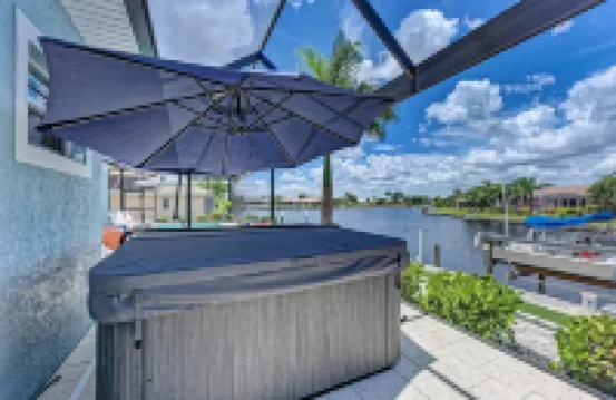 Luxury Waterfront Home with Heated Pool & Hot Tub – Punta Gorda