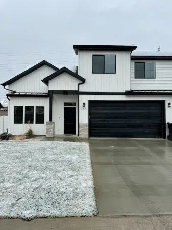 Hidden Haven - Luxury Home with Hot Tub