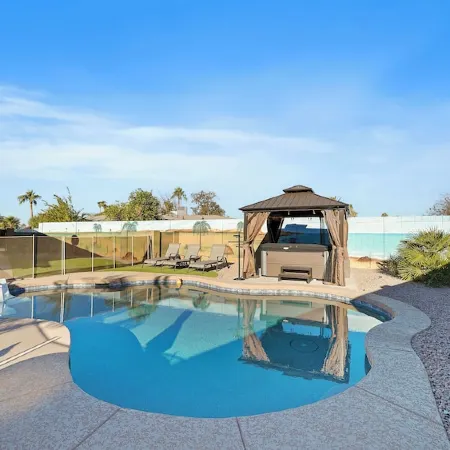 Unique 4-Bed, 3-Bath House with Pool, Hot Tub, Arcade and Hi-Spd Wifi