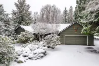 Mt. Hood - Sleeps 10+Game Rm+ Sauna+Fireplace + Community Heated Pool & Hot Tub Hotels in der Nähe von Mount Hood National Forest