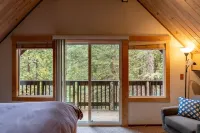 Cedar Retreat with Hot Tub, Sauna & Lake Access
