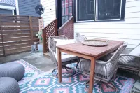 Professional 2bd Condo Near Downtown Raleigh