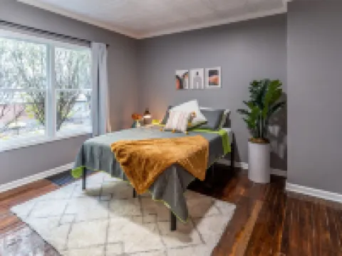 Spacious 4Br Family Haven w/ Backyard-Patio-Pets OK 埃文斯維爾酒店