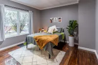 Casino|River Views|UE|4 bdr|King Mattress|USI 월마트 수퍼센터 주변 호텔