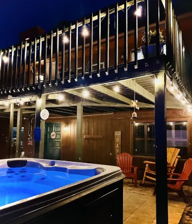Enjoy Colorado with Soaring Pines, Wildlife & 6 Seat Hot Tub.