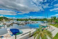 RAMADA SARASOTA CONDO HOTEL#407 Waterfront Balcony, King Bed,  Pool, Kitchenette Hotels in Whitfield