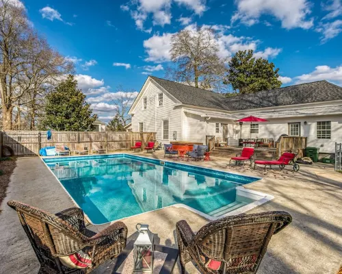 Walk Downtown! Large Pool, Hot tub, Fire pit, Close to EVERYTHING! Hotels in Monroe