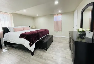 Spacious 1700 sq ft. | 3 bedroom | ♛ Suite Hotels near On the Dollar