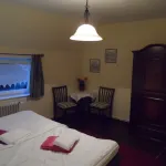 5 bedrooms, quiet town location, garden, 2 parking spaces, 200m to market square