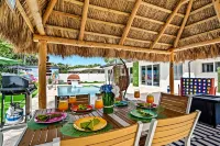 Private Beach Access-Heated Pool-TikiHut-Grill