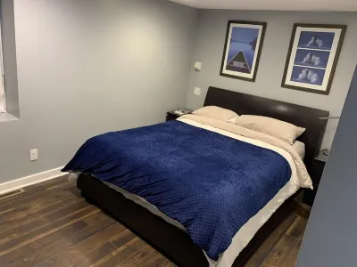Entire two-unit four-story townhouse, for multi-family vacations; free parking