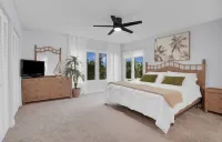 Island Living on Longboat Key 3 minute walk to the beach!