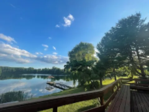 Lakefront 5BR,3bath, private lake,nature lovers dream, Big home near Frankenmuth