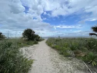 Edisto Beach Peach!—beautiful renovated condo on golf course & close to beaches