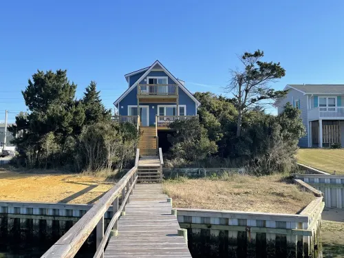 Emerald Isle, NC!  Sound Front Cottage - 3 minute walk to beach!!