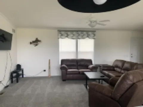 Lunker House By the Bay- Rural, Contemporary and Spacious-Moments from Downtown Hotels in Nasewaupee