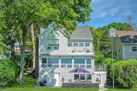 Family Friendly Lakehouse - Directly on the lake with spacious pier