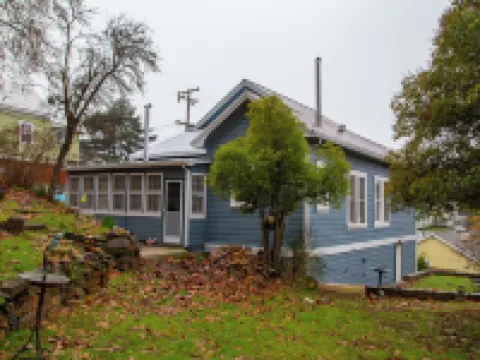 Historical Victorian with Modern Touch. Garage with EV Charger 索諾拉酒店