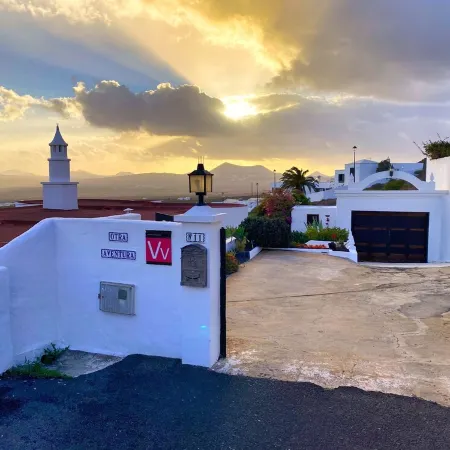 Spectacular rental home - Ocean and mountain view. Heated pool. Sleeps 6