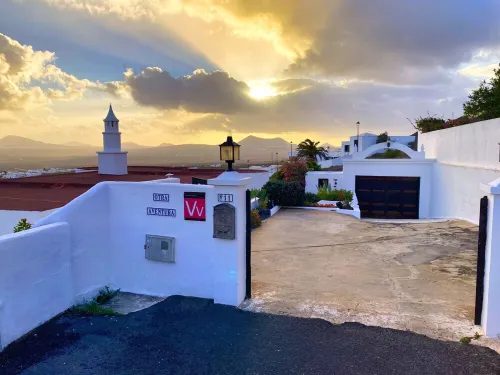 Spectacular rental home - Ocean and mountain view. Heated pool. Sleeps 6 - Bergblick