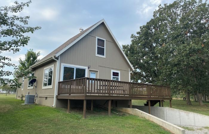Cedar Lodge is quaint rustic lodge with modern amenities. Relaxing and warm!