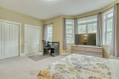 Luxury 4 Beds/3.5bath house with pool table