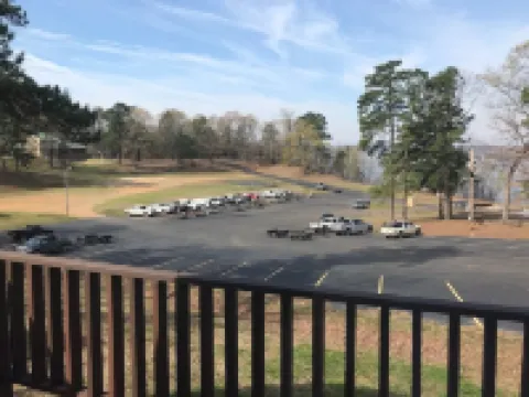Cabin 3- Overlooks Yarborough Landing and Millwood Lake