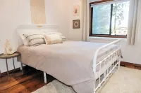 Charming 4-bedroom family home in Beaverton with AC, fitness room, WiFi