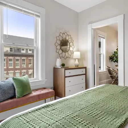 Garden Getaway 2BR Minutes to Salem, Beach, and train to Boston!