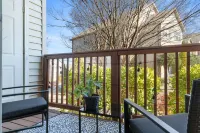 Lakeside Clemson Condo With 4K/Surround Sound/Xbox/Coffee Bar/Private Bathrooms Hotels near The Dike