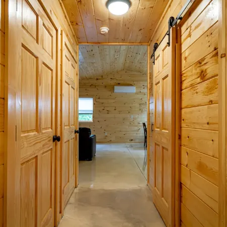 Cayuga Lake Cabins, Gorgeous Log Cabin home, Cabin C, fire pit, dog friendly