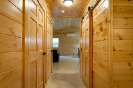 Cayuga Lake Cabins, Gorgeous Log Cabin home, Cabin C, fire pit, dog friendly