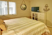 3 BR Luxury Family Retreat-Walk To Beach, Fireplace, Grill, Game Rm, Fire Pit