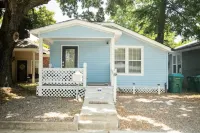Beach Bungalow 3 Blocks to Beach + Pets Welcome