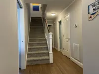 Spacious Beach House w/ hot tub - Oceanside 2 1/2 blocks from the beach!