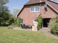 Spacious vacation apartment with terrace and garden Hotels in Westerdeichstrich