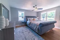 The Parkview House. Hot Tub, Arcade & Park! Hotels near Blain's Farm & Fleet - Dubuque, Iowa