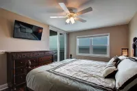 A Little Bit of Paradise-Direct Beachfront