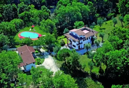 Villa with 2 spacious apartments for 2 x 7 people and swimming pool near Pisa and the sea Отели в г. Фаулья