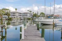 MadieraC2 Waterfront & 2-3 minutes' Walk to the Beach