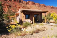 Cozy Adobe with Hot Tub and Fabulous Views in Outdoor Paradise.