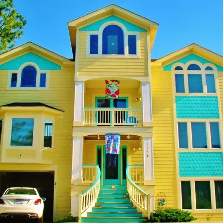 TIKI POOL & SPA, GOLF CART, KAYAK, WATERFALL, FIREPIT EXCELLENT LIGHTHOUSE VIEWS