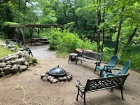 Waterfront Retreat on Mini "Golden Pond" 10 Miles Lake George